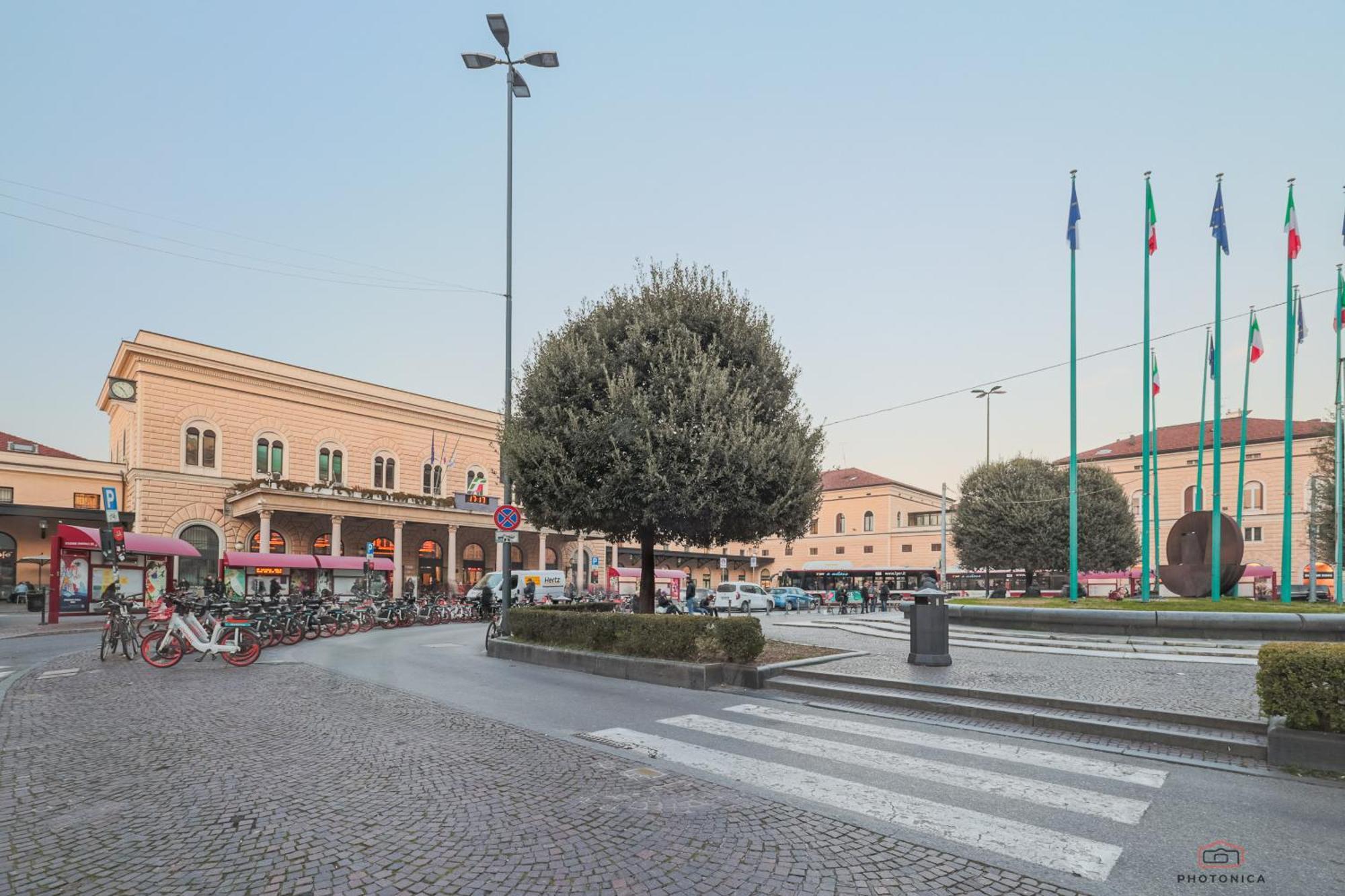 Front Station Apartment - Stazione Centrale Di ボローニャ エクステリア 写真