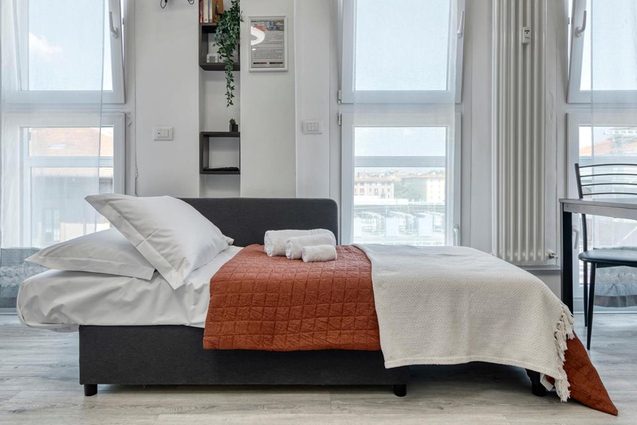 Front Station Apartment - Stazione Centrale Di ボローニャ エクステリア 写真