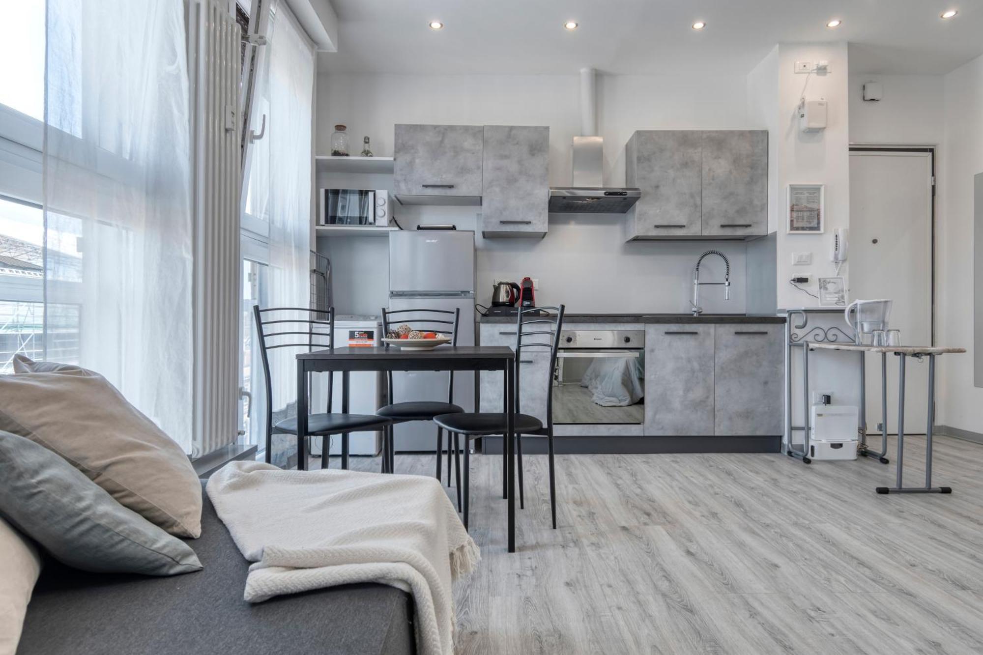 Front Station Apartment - Stazione Centrale Di ボローニャ エクステリア 写真