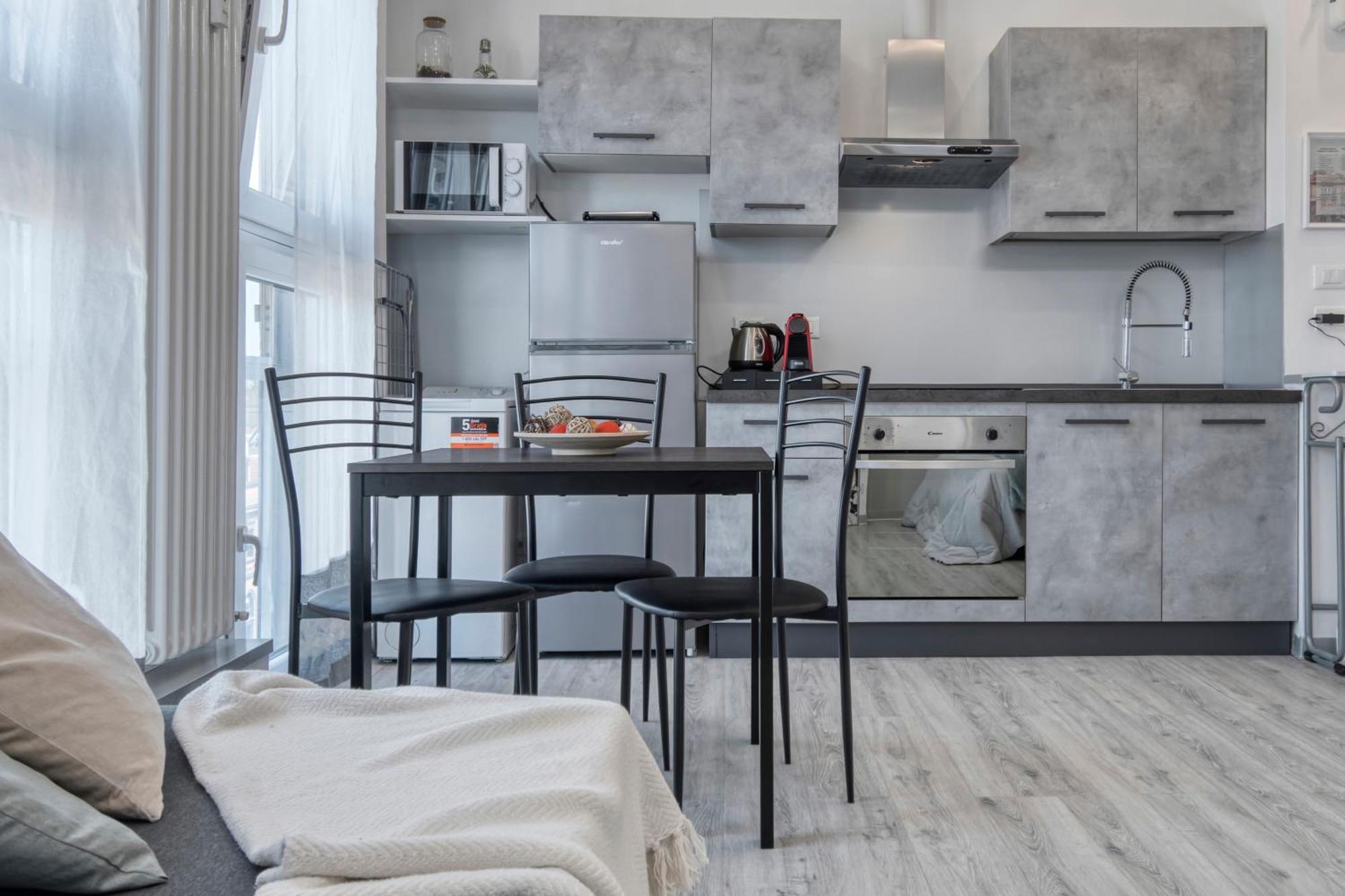 Front Station Apartment - Stazione Centrale Di ボローニャ エクステリア 写真