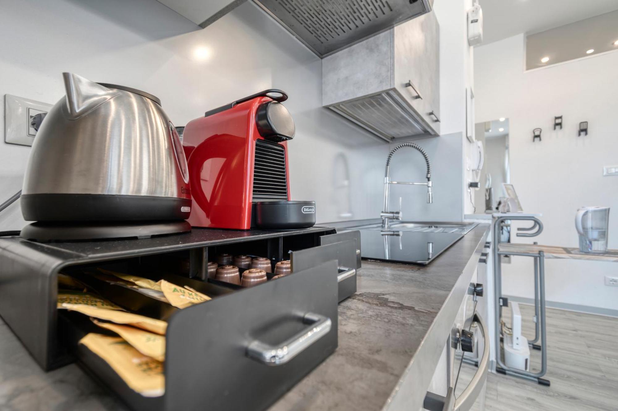 Front Station Apartment - Stazione Centrale Di ボローニャ エクステリア 写真